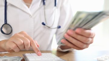 Plano com reembolso e livre escolha médica veja como contratar hoje - Amil Assistência Médica